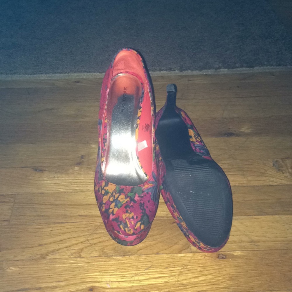 Shoes - Picture 2 of 2
